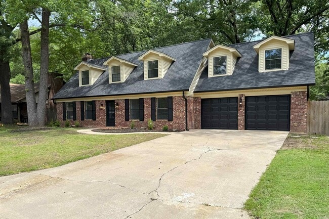 Photo - 10 Woodbridge Dr House