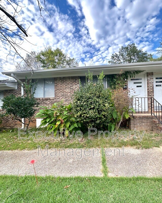 Building Photo - 7742 Rugby Ave Unit A