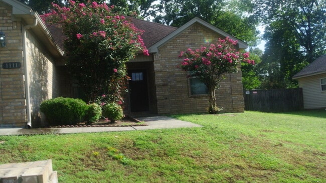 Photo - 1111 Heights Rd