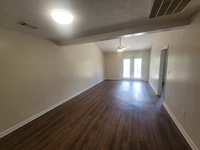 Photo - 1406 Anna Way