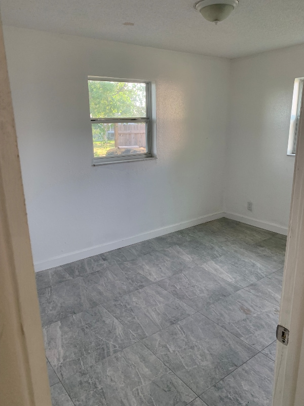 Building Photo - 151 W 11th St Rental