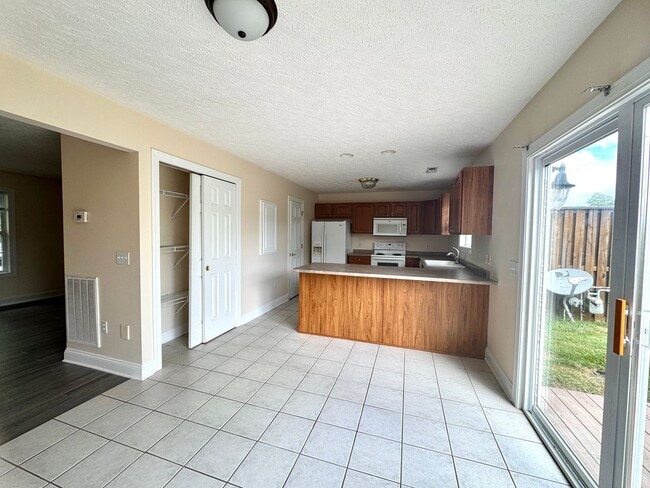 Photo - 270 Tall Oak Blvd NW