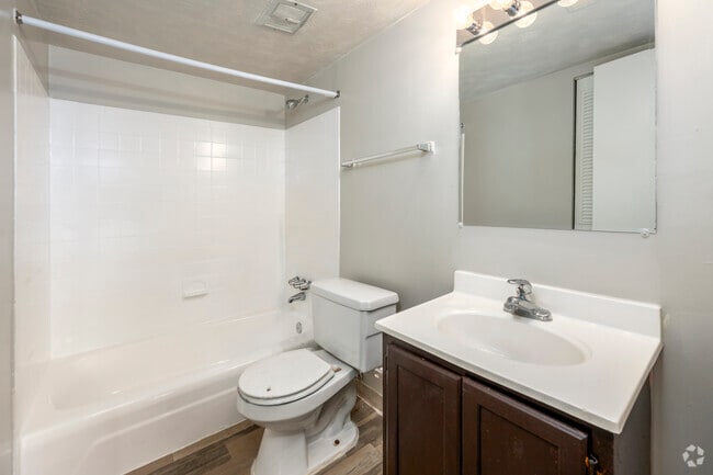 3BR, 2BA – 1046SF - Bathroom
