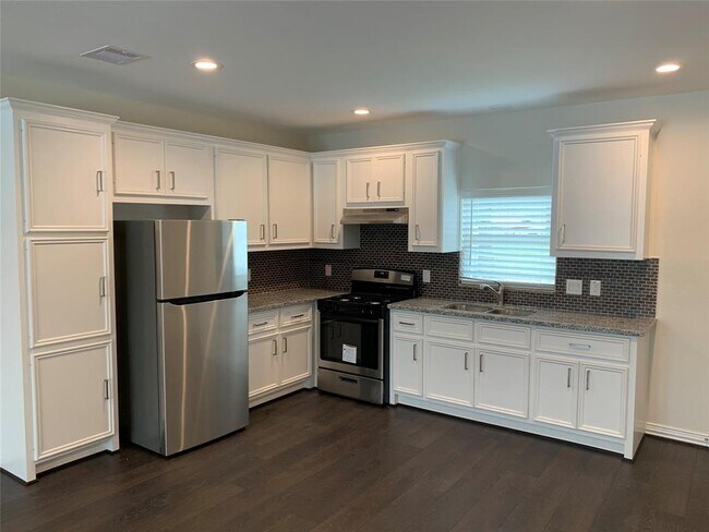 Photo - 4622 Haywood St