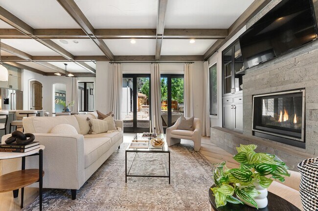 Photo - 852 Pontiac St