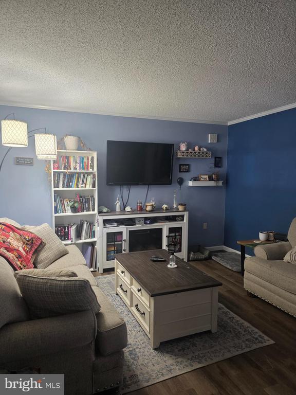 Building Photo - 405 Cowgill St Rental