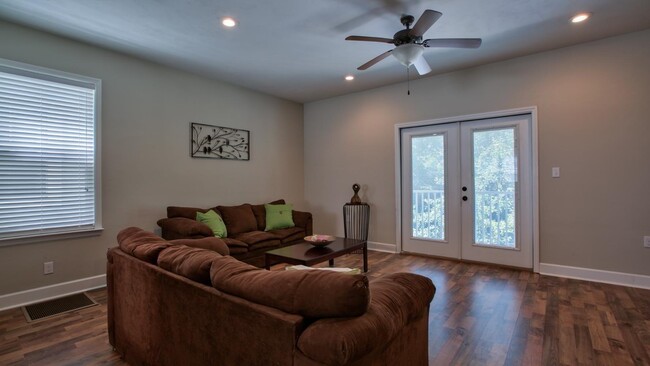 Photo - 1864 Belle Vue Way