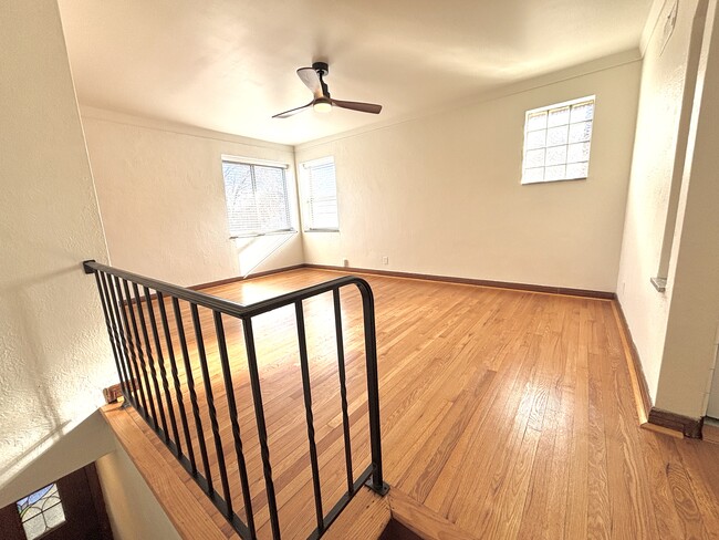 Living Room from Top of Staircase - 5070 Oleatha Ave Apartamentos Unidad 5070A