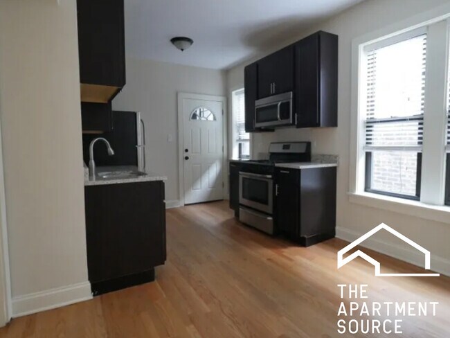 Building Photo - 4038 N Ashland Ave Unit E1 Rental
