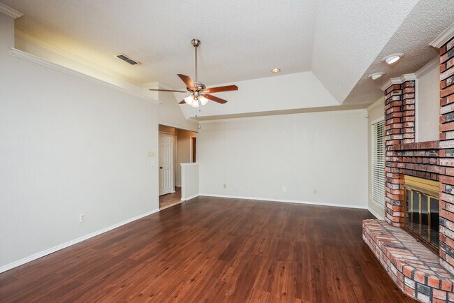 Photo - 819 Crystal Creek Ln