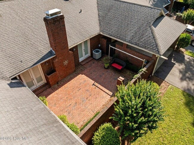809 Greenbriar Rd