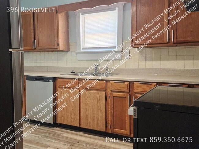 Photo - 396 Roosevelt Blvd