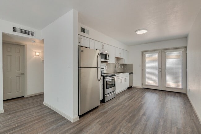 Building Photo - $0 First Month Rent! Remodeled 2 Bed Casita w/ Private Patio, W/D & Pool Unit 8631