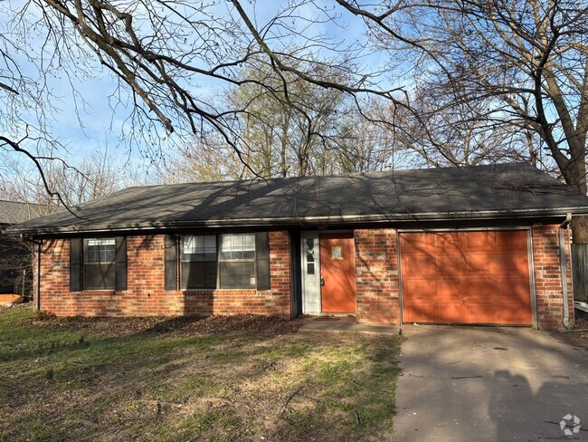 Building Photo - 3-Bedroom 2-Bathroom House in Fayetteville...