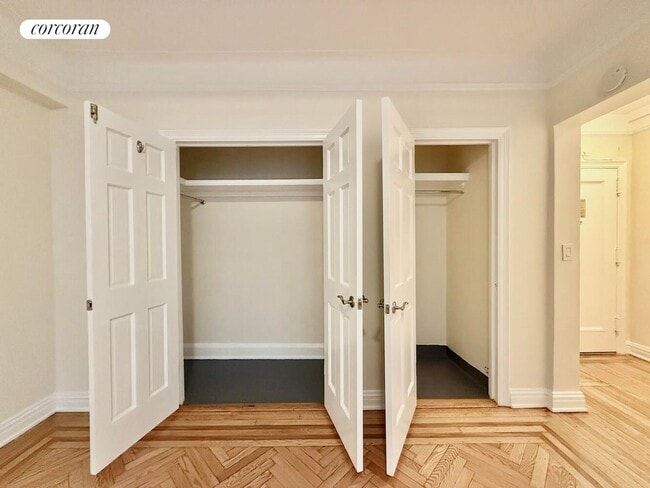 Photo - 210 E 68th St