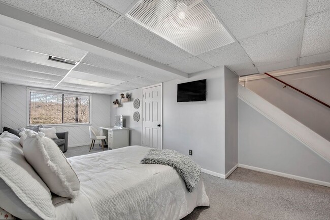 Photo - 157 Beacon Hill Common