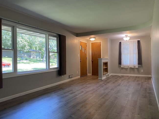 entrance and living space - 521 3rd Ave N