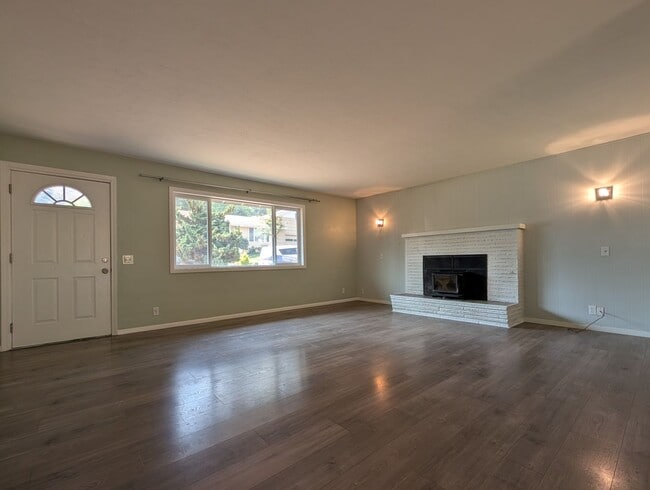 Photo - 35 W 30th Ave