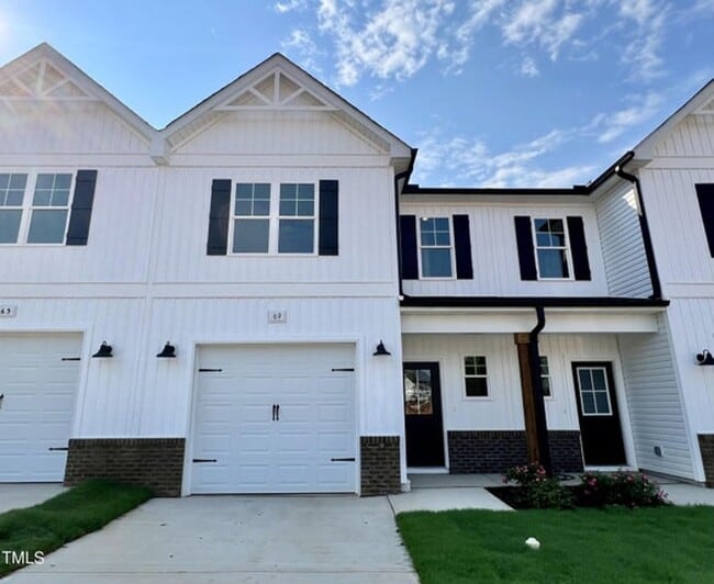 Move in Special* $500 Gift Card* 3 Bedroom... - Move in Special* $500 Gift Card* 3 Bedroom... Townhome