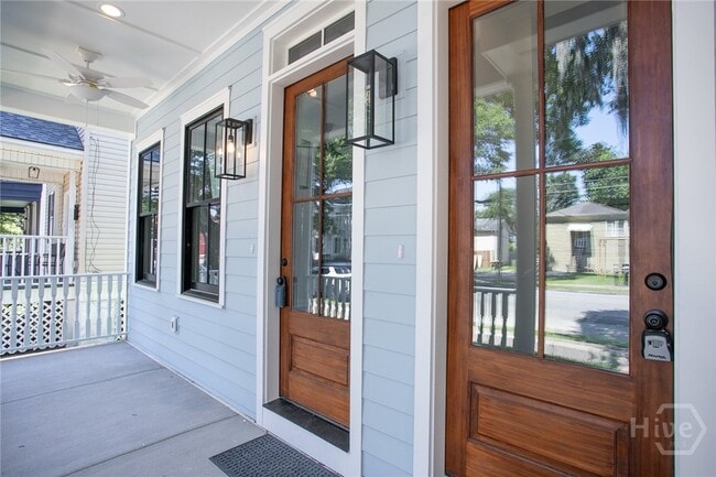 Photo - 1720 Barnard St