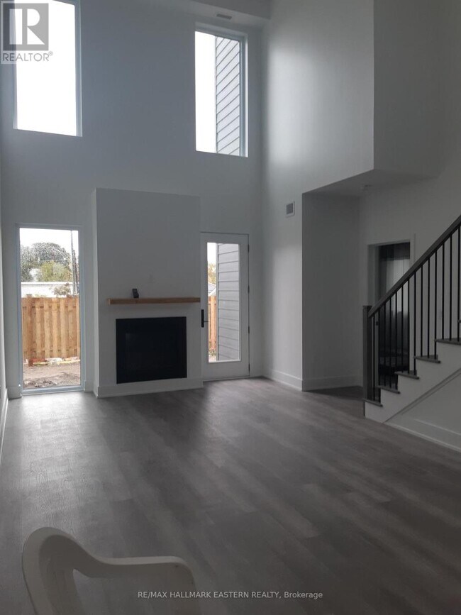 Photo - 19 West Street N