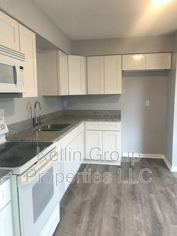 Photo - 1027 N Brunnell Pkwy