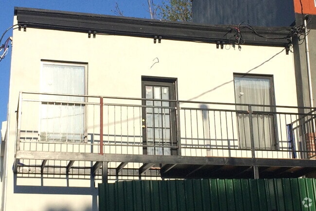 Building Photo - 40 Catherine St Unit 2 Rental
