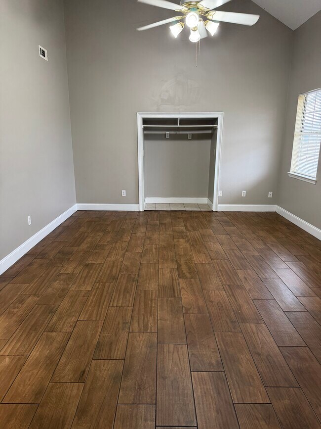 Photo - 1071 Steele Rd