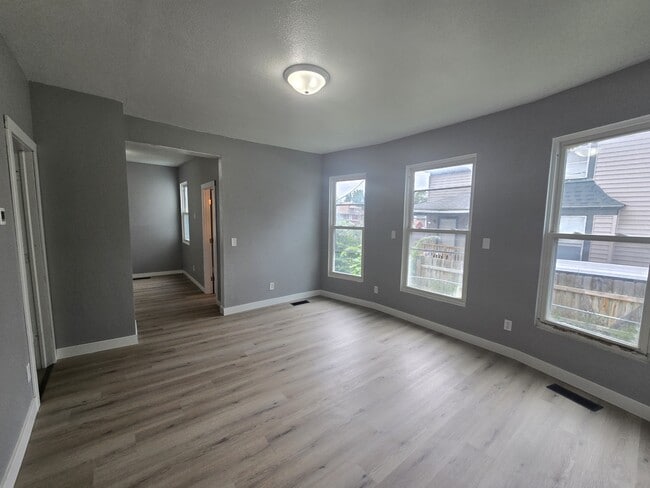 Photo - 1527 4th Ave SE