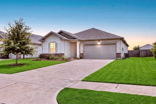 Photo - 1024 Banyon Tree Ln