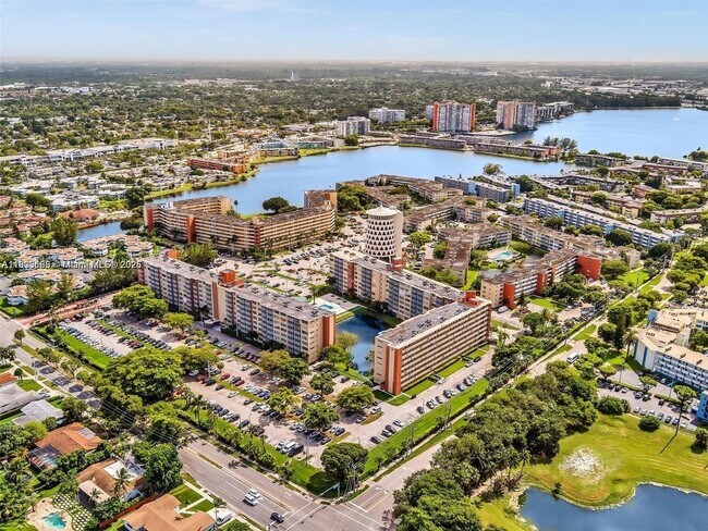 Photo - 1780 NE 191st St Unidad 204-2