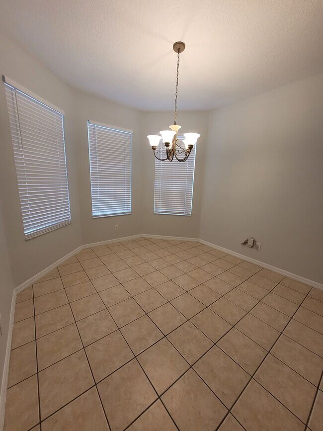 Photo - Amazing Renovated 4 bed 3 bath in Davenport