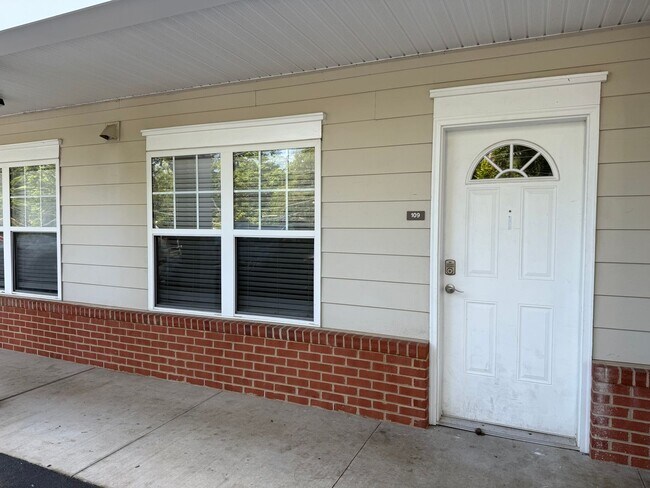 Photo - Immaculate 3/2bath one level unit- ETSU Campus