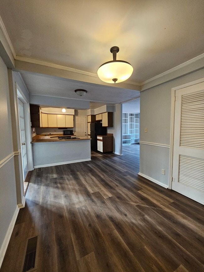 Photo - 3 Bd - 2 Ba near Hessel Park