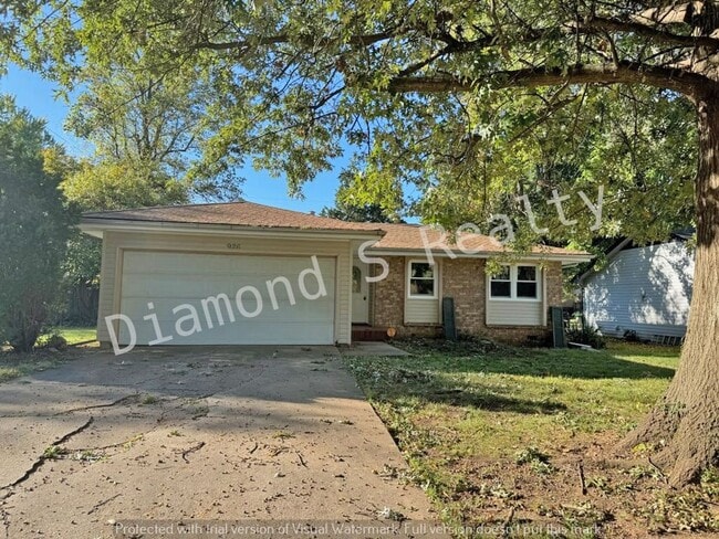 Building Photo - 3 Bedroom Home Located Near Mercy!