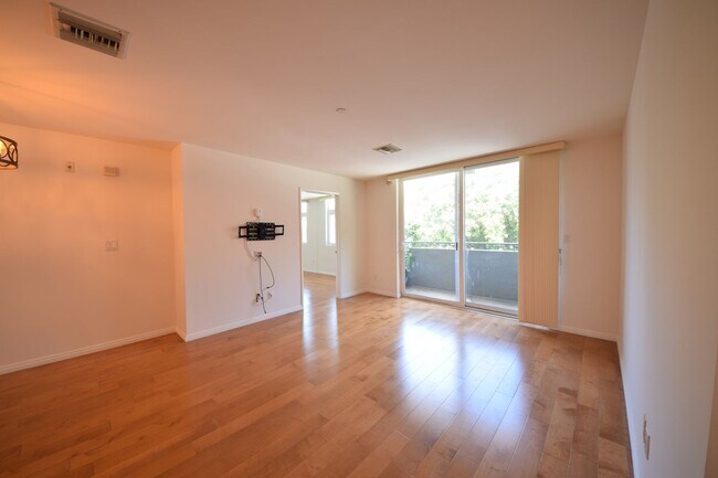12222 Wilshire Blvd Unit 208