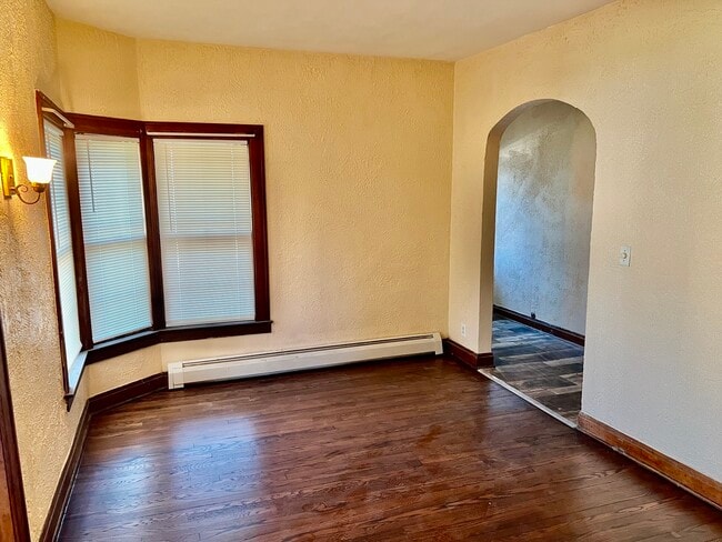Photo - 1701 Victoria Ave