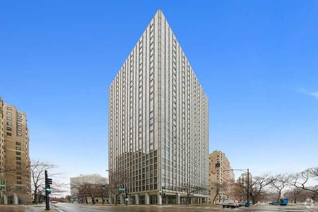 Building Photo - 2400 N Lakeview Ave Unit 904 Rental