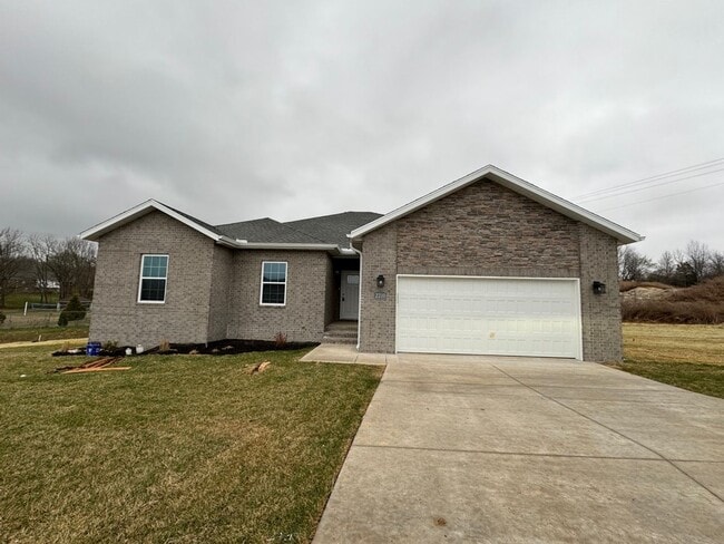 Building Photo - Newer 4 Bedrooms/2 Baths/Oversized 2 Car Garage Home Coming Available!