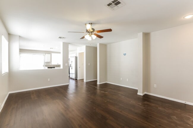 Photo - 832 Tollbrook Way