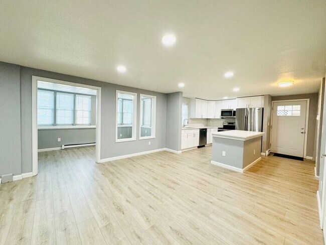 Gorgeous 2 bed 2 bath Condo with Office in... - Gorgeous 2 bed 2 bath Condo with Office in...