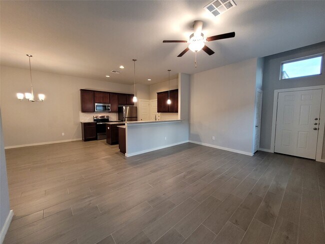 Photo - 210 Oakcrest Rd