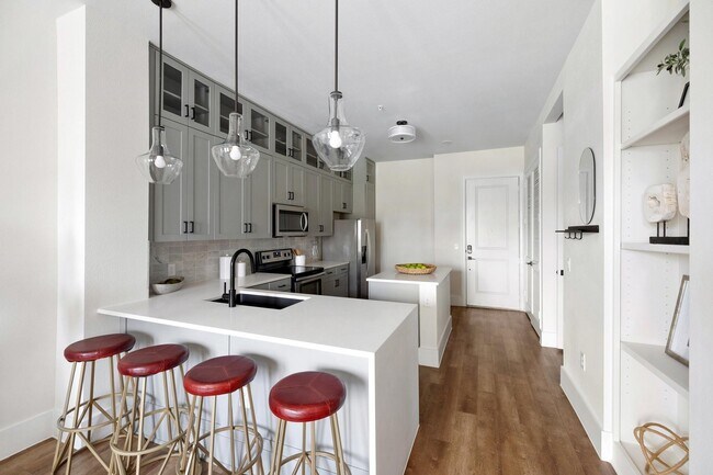 Building Photo - 1508 Blodgett St Unit 407