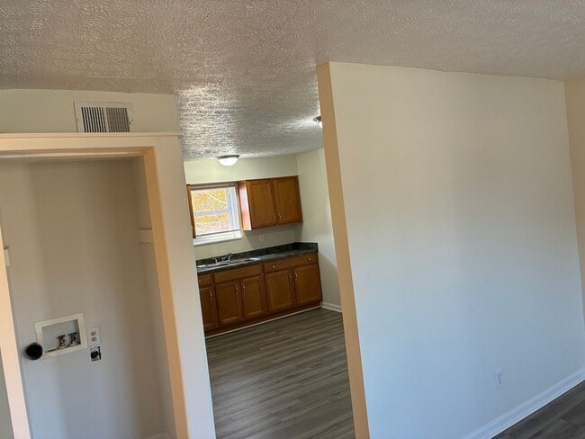 Photo - Elmwood Apartments- 1 and 2 Bedrooms w/ WD Hook Ups! Unit 5