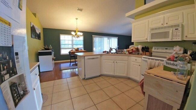 Photo - 6568 Fern St