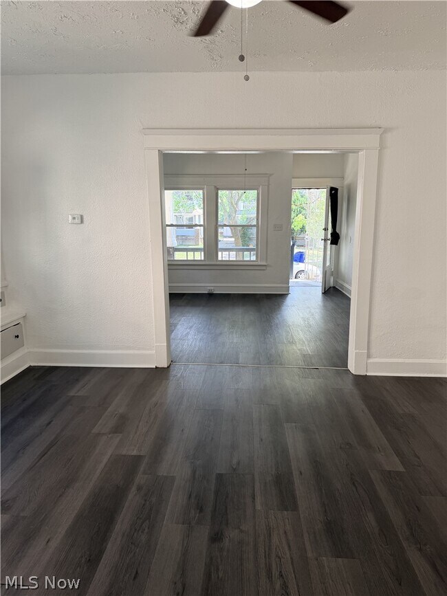 11913 Cromwell Ave Unit Down