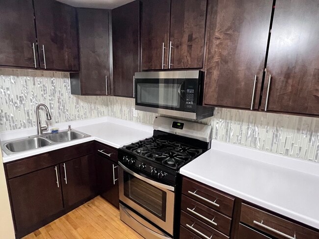 Photo - 2330 N Lockwood Ave Unidad 1