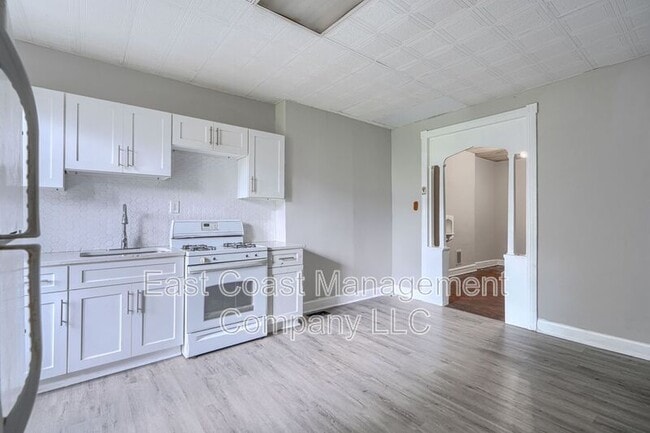 Building Photo - 2107 W Saratoga St