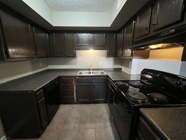 Photo - Renovated 3 Bedroom 2.5 Home for Rent!