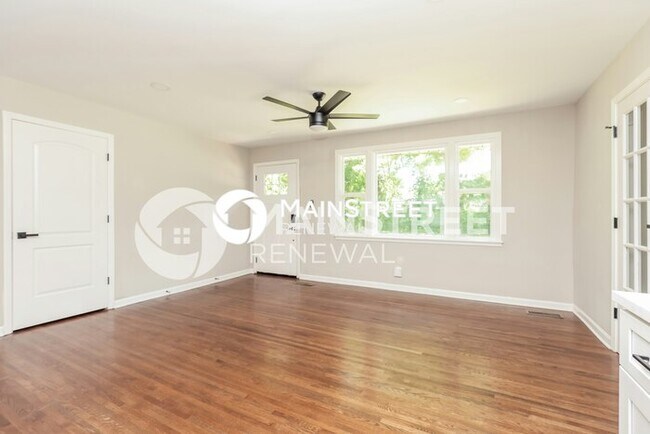 Photo - 3 Bedroom Pet-Friendly Home in NASHVILLE, TN with Main Street Renewal